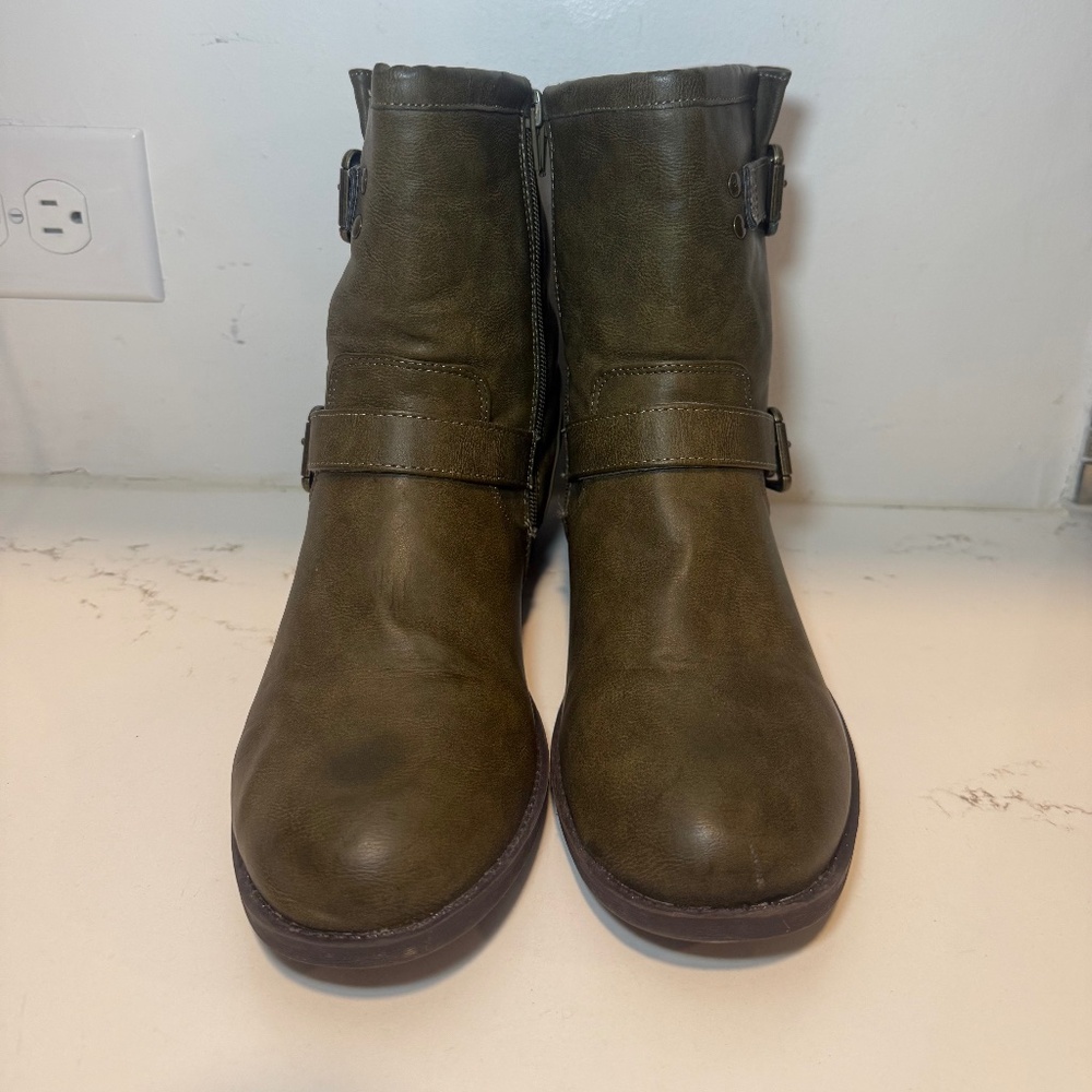 Hippie Laundry "Dani" Green Zip Buckle Short Biker Boots Women's Size 10 M